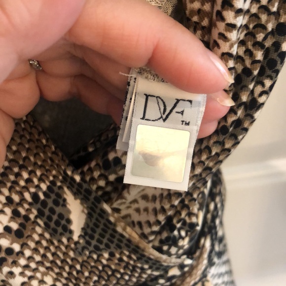 DVF wrap dress size 6 snake pattern - Picture 8 of 16